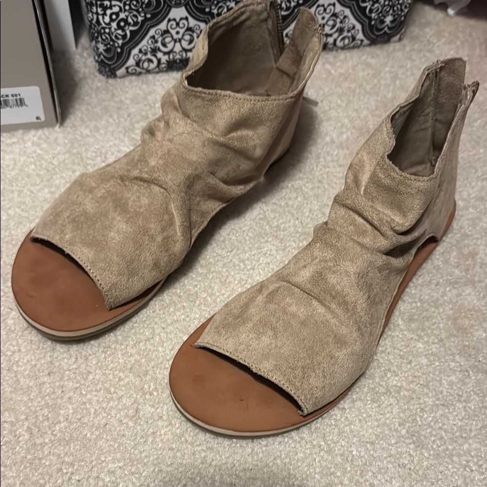 Women's Tan Billabong East of Eden shoes
